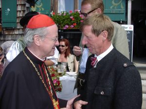 Einweihung der Friedenskirche 5. September 2004, Erzbischof Alois Kothgasser mit Hermann Hinterhölzl